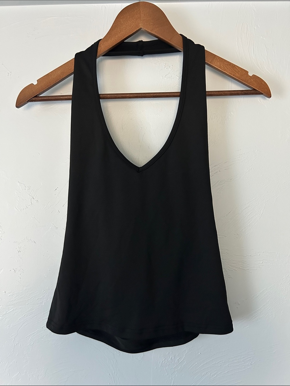 SHEIN Black V-Neck Cropped Halter Tank Top